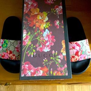Gucci slides Worn Only once size women’s size 37/7